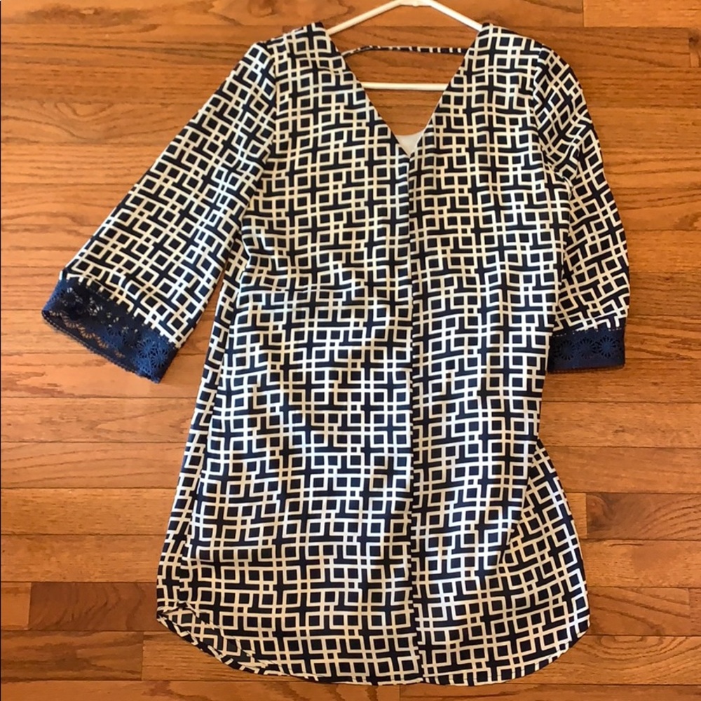 Patterned Shift Dress - Picture 3 of 5